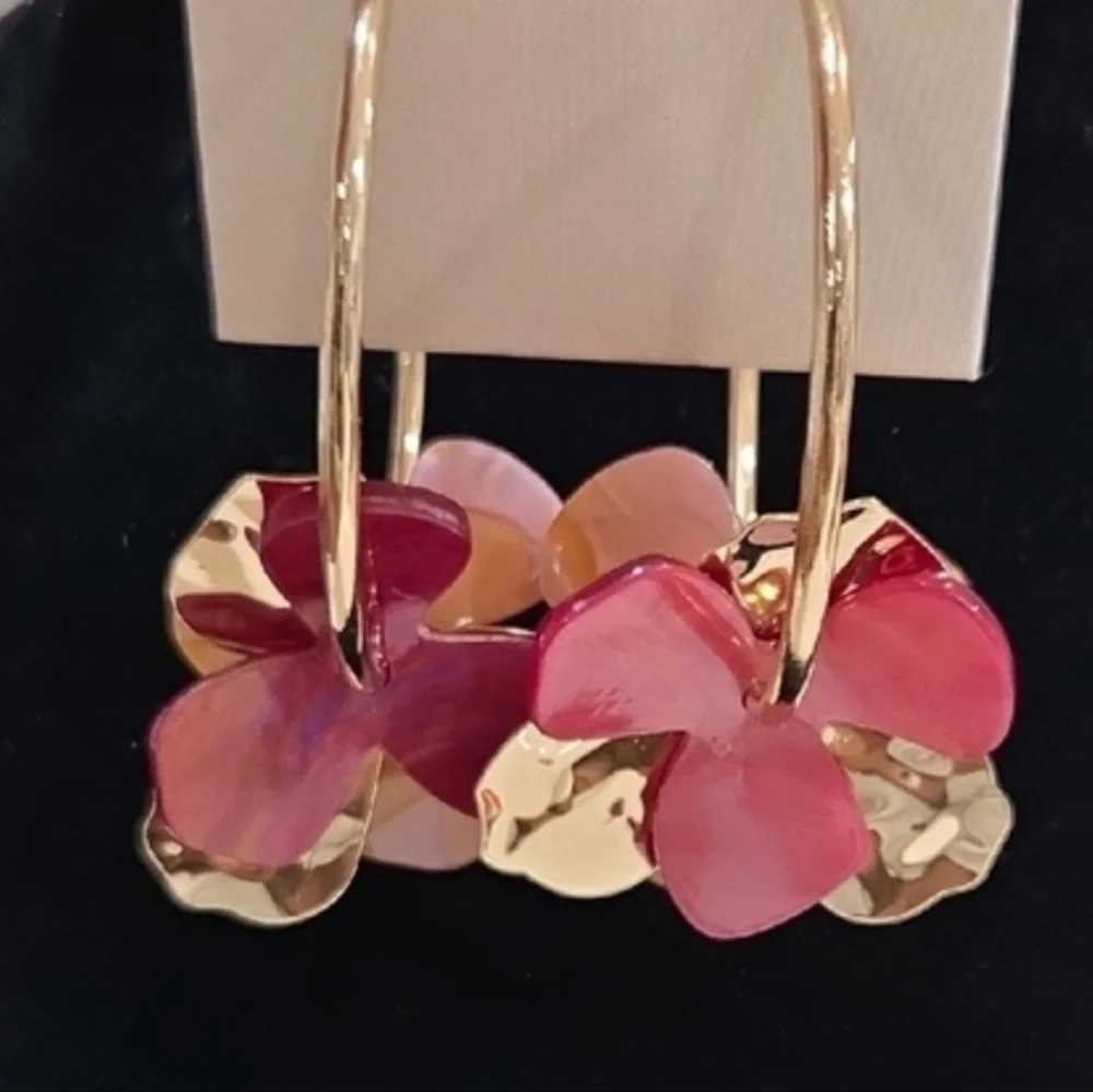 💕▪️Piper K ▪️Gold and Pink Floral Hoop Earrings